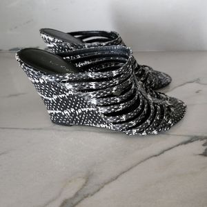 CALVIN KLEIN FAUX SNAKE SKIN SLIP ON STRAPPY WEDGE SANDALS SIZE 8.5